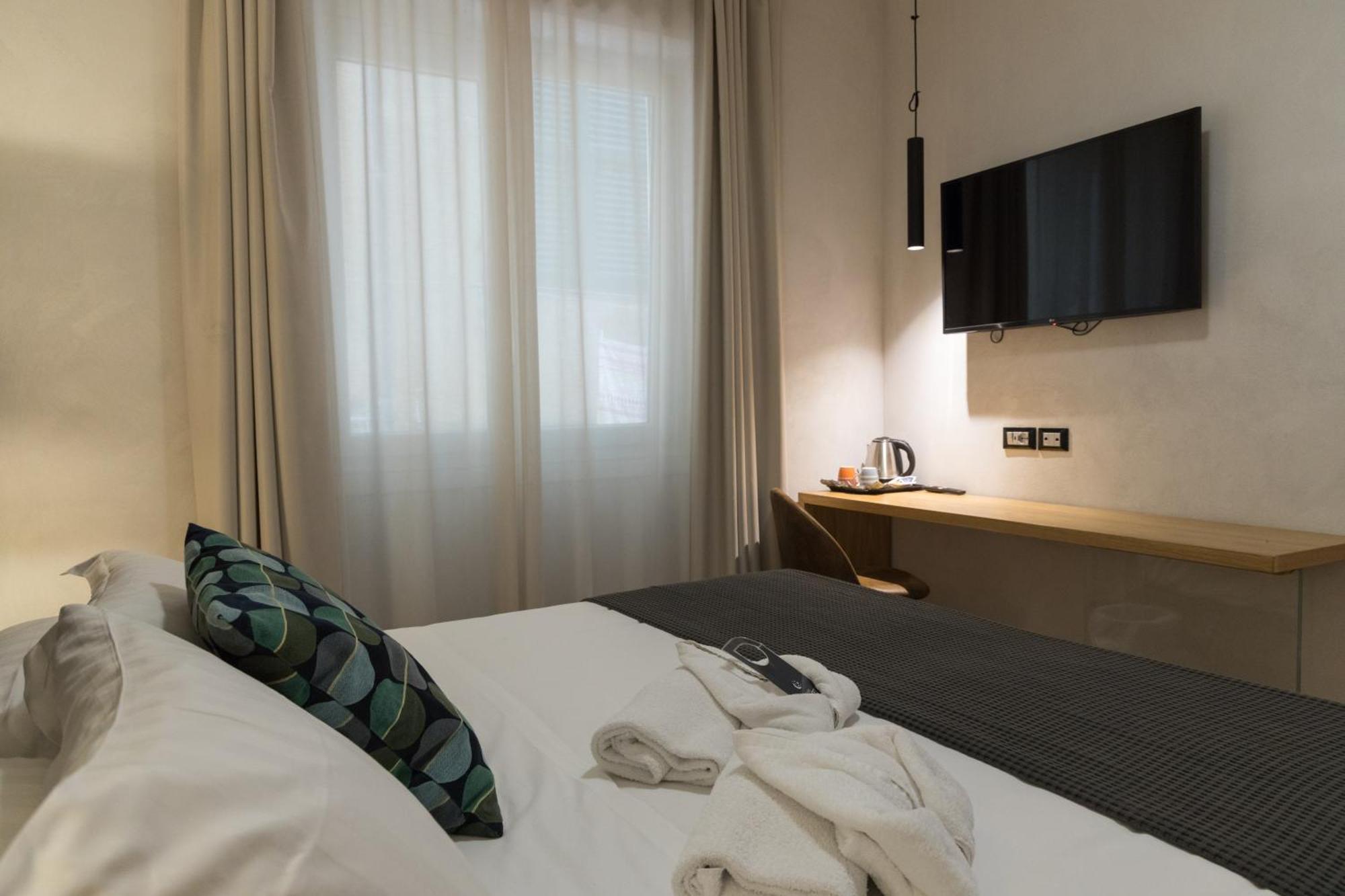 Hotel Doria Genoa Bagian luar foto